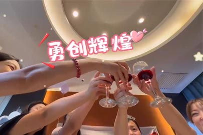 河南賽諾威部門聚餐，提高凝聚力，預祝聚丙烯酰胺大賣！